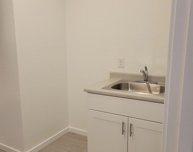 37100 N Rhinelander Drive - Photo Thumbnail 7