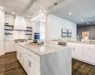 5009 Sail Creek Drive - Photo Thumbnail 11