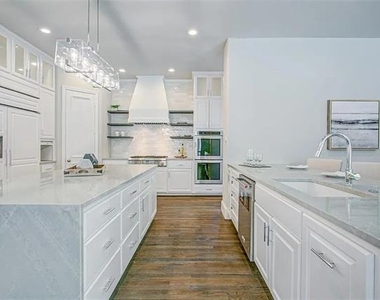 5009 Sail Creek Drive - Photo Thumbnail 14