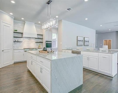 5009 Sail Creek Drive - Photo Thumbnail 13