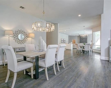 5009 Sail Creek Drive - Photo Thumbnail 9