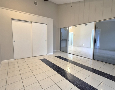 5510 S Lakewood Cir Circle S - Photo Thumbnail 27