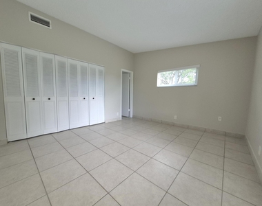 5510 S Lakewood Cir Circle S - Photo Thumbnail 18