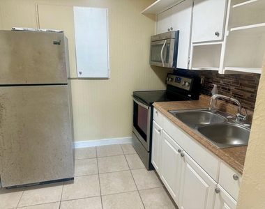 1521 N 59th Terrace - Photo Thumbnail 2