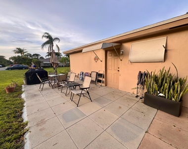 1252 W Club Dr Drive W - Photo Thumbnail 21