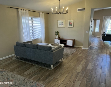 1181 W Goldfinch Way - Photo Thumbnail 4