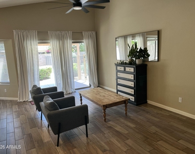 1181 W Goldfinch Way - Photo Thumbnail 11