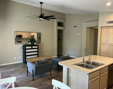 1181 W Goldfinch Way - Photo Thumbnail 14