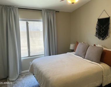 1181 W Goldfinch Way - Photo Thumbnail 31