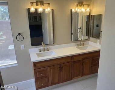 1181 W Goldfinch Way - Photo Thumbnail 22