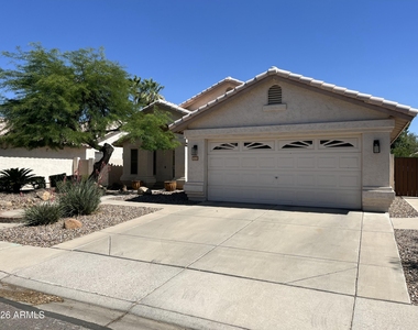 1181 W Goldfinch Way - Photo Thumbnail 2