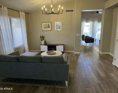 1181 W Goldfinch Way - Photo Thumbnail 5