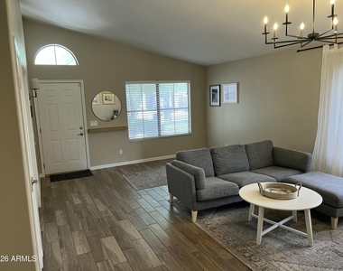 1181 W Goldfinch Way - Photo Thumbnail 6