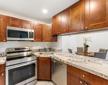 1108 Green Pine Boulevard - Photo Thumbnail 8