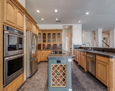 4684 Old Pond Drive - Photo Thumbnail 7
