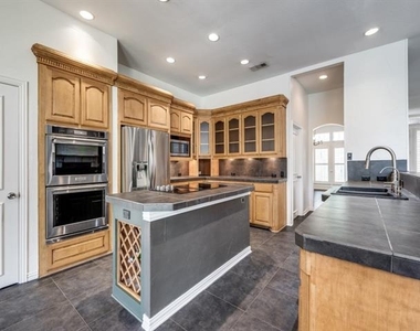 4684 Old Pond Drive - Photo Thumbnail 5