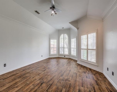 4684 Old Pond Drive - Photo Thumbnail 9