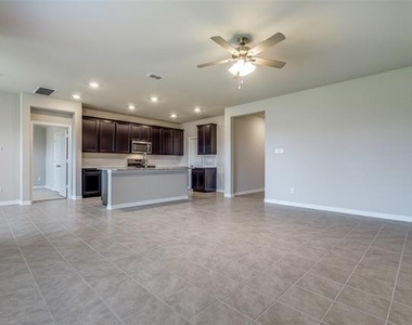 3904 Jasper Lane - Photo Thumbnail 4