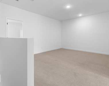 2831 W White Feather Lane - Photo Thumbnail 10