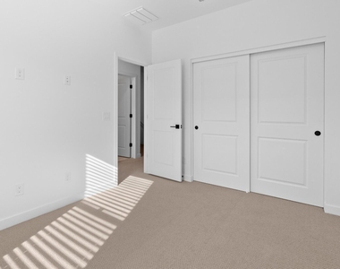 2831 W White Feather Lane - Photo Thumbnail 13