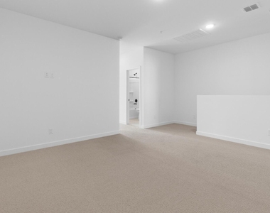 2831 W White Feather Lane - Photo Thumbnail 12