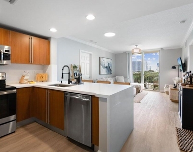 610 Clematis Street - Photo Thumbnail 4