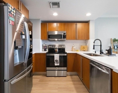 610 Clematis Street - Photo Thumbnail 3
