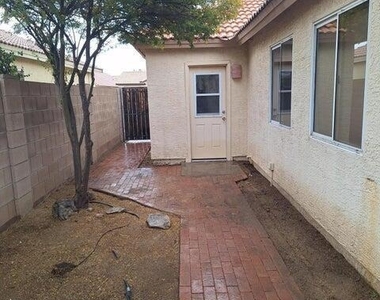 415 W Aire Libre Avenue - Photo Thumbnail 3