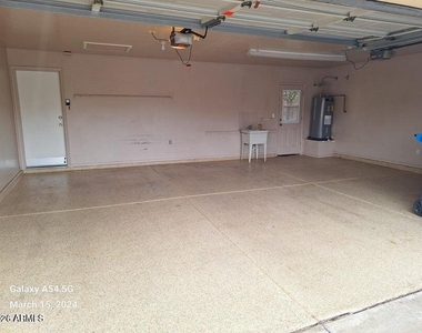 415 W Aire Libre Avenue - Photo Thumbnail 1