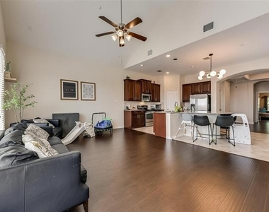 1916 Lantana Lane - Photo Thumbnail 8
