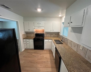 2314 Blyth Drive - Photo Thumbnail 5