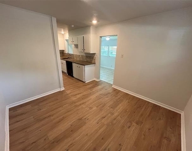 2314 Blyth Drive - Photo Thumbnail 8