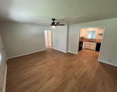 2314 Blyth Drive - Photo Thumbnail 2