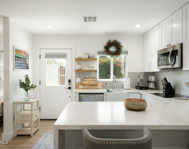 4813 E Fairmount Avenue - Photo Thumbnail 36
