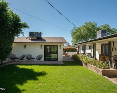 4813 E Fairmount Avenue - Photo Thumbnail 12