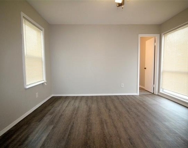 10415 Losa Drive - Photo Thumbnail 15