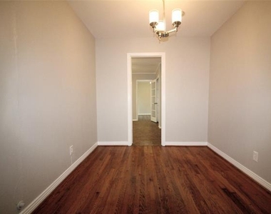 10415 Losa Drive - Photo Thumbnail 5