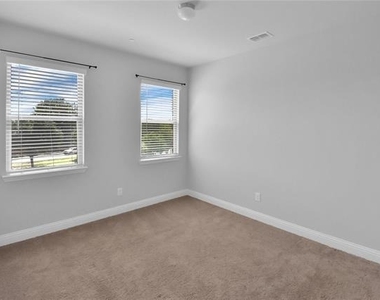 6162 Blythe Drive - Photo Thumbnail 9