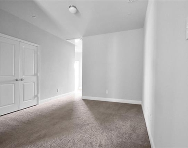 6162 Blythe Drive - Photo Thumbnail 4