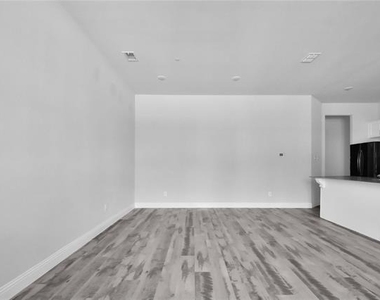 6162 Blythe Drive - Photo Thumbnail 2
