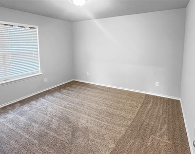 2955 Brittlebush Drive - Photo Thumbnail 13