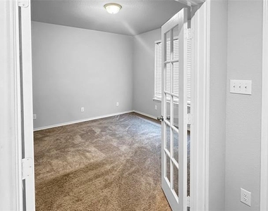 2955 Brittlebush Drive - Photo Thumbnail 4