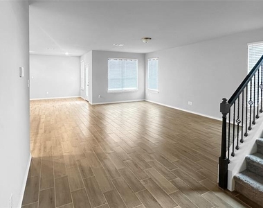2955 Brittlebush Drive - Photo Thumbnail 7