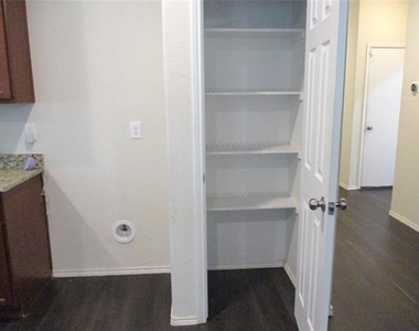 2424 Gelbray Place - Photo Thumbnail 11