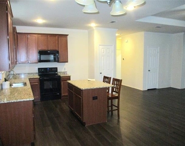 2424 Gelbray Place - Photo Thumbnail 9