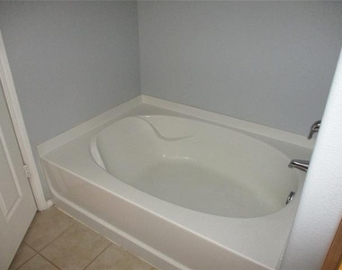 2424 Gelbray Place - Photo Thumbnail 18