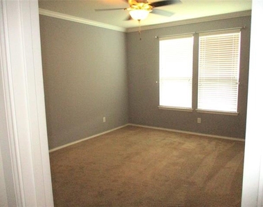 2424 Gelbray Place - Photo Thumbnail 16