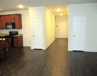 2424 Gelbray Place - Photo Thumbnail 12