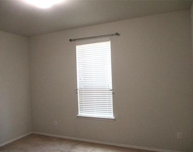2424 Gelbray Place - Photo Thumbnail 5
