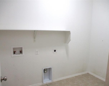 2424 Gelbray Place - Photo Thumbnail 14